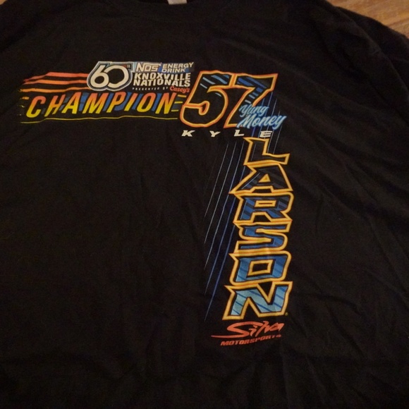 Kyle Larson Knoxville Nationals Championship T-shirt - Picture 3 of 3